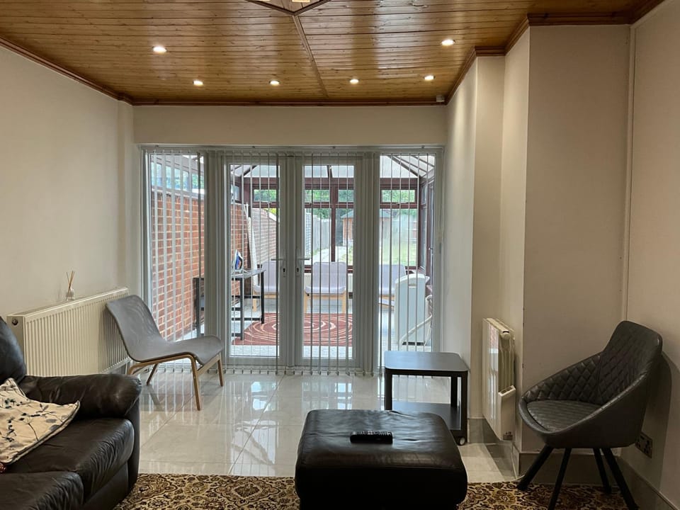 Instant Home House in Luton