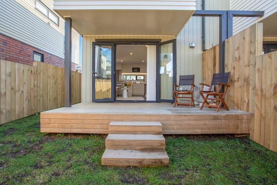 Property building, Patio, Day, View (from property/room), Balcony/Terrace, Garden view