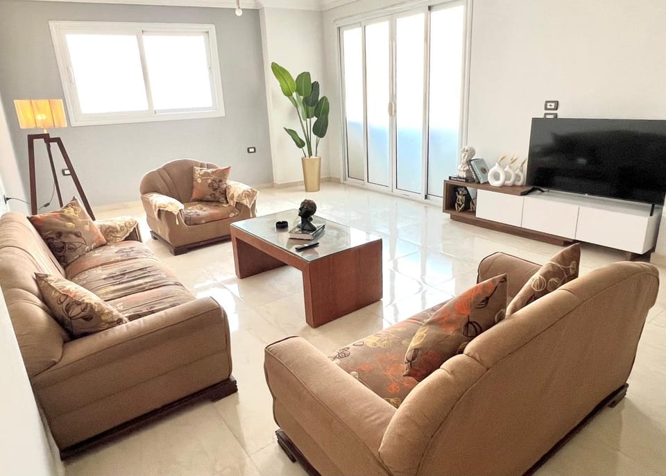 TV and multimedia, Living room, Seating area, Evening entertainment
