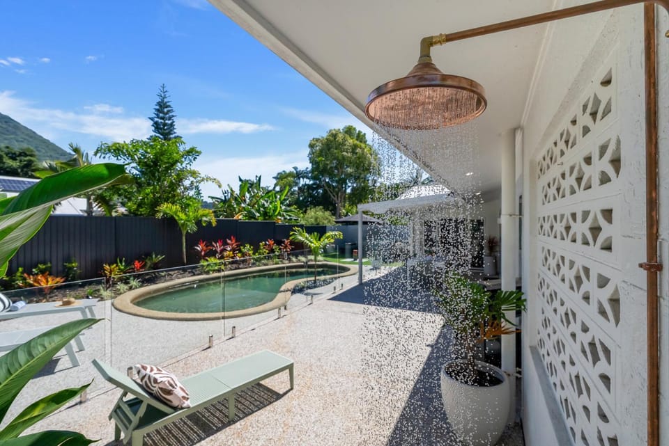 Shower, Swimming pool