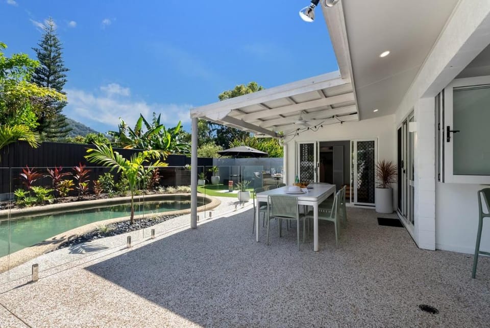 Patio, Dining area, Swimming pool