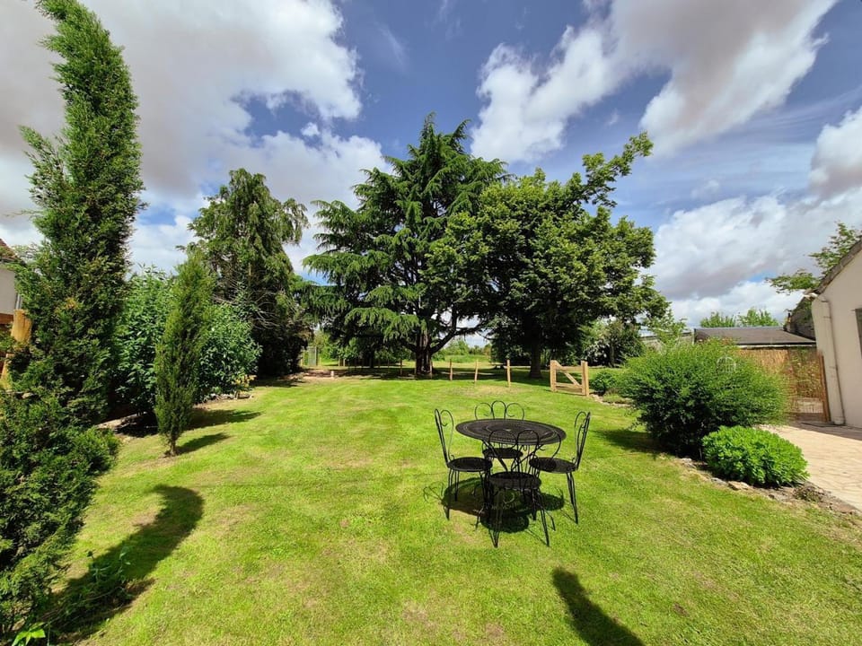 Gîte tout confort près des châteaux de la Loire avec jardin privé et borne de recharge électrique - FR-1-381-583 House in Centre-Val de Loire
