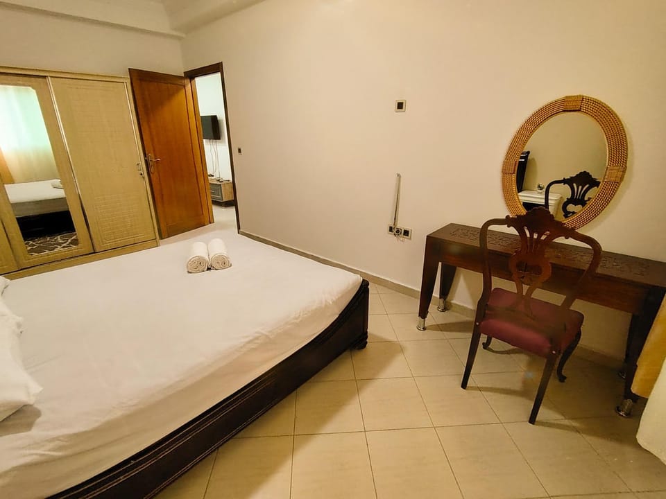 Bed, Photo of the whole room, hair dresser, wardrobe