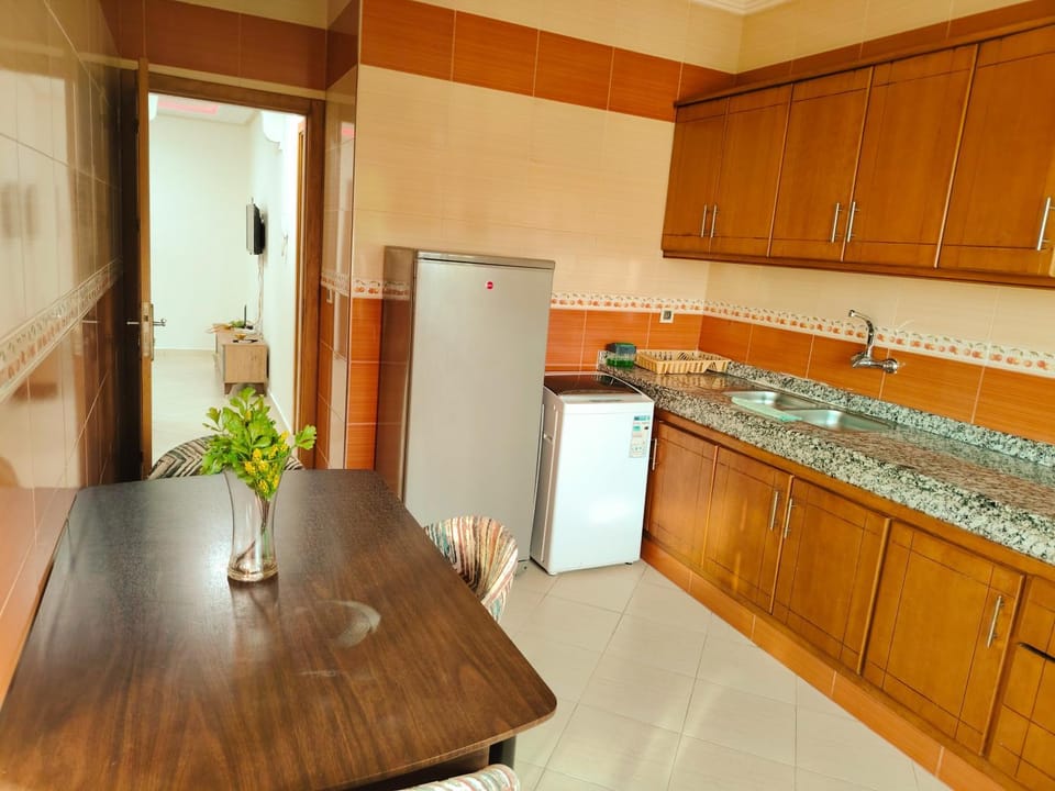 Kitchen or kitchenette, Dining area, stove