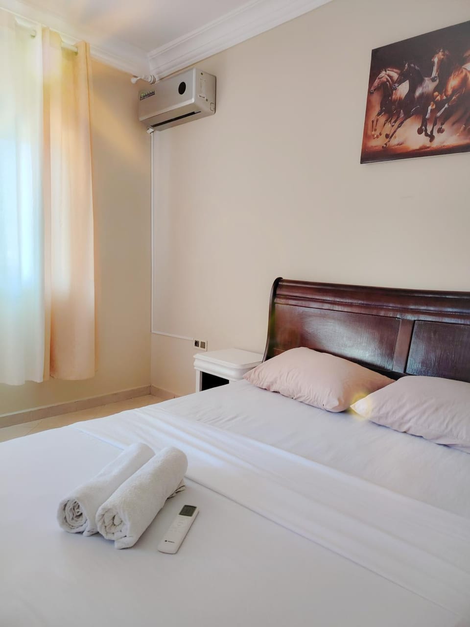 Bedroom, towels, air conditioner