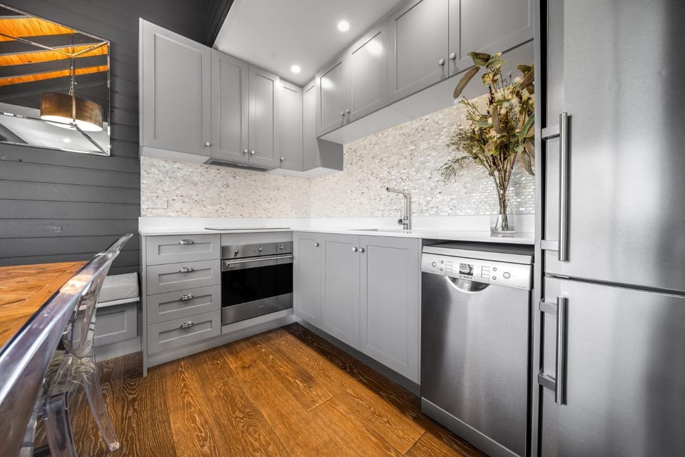 Deadwood Den - Luxurious 3BR Townhouse l Lake Views l Bath l WiFi Apartment in East Jindabyne