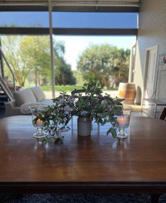 Day, Dining area