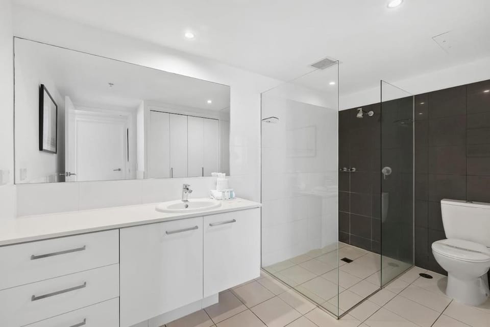 Beachfront Ocean Oasis Escape Apartment in Gold Coast