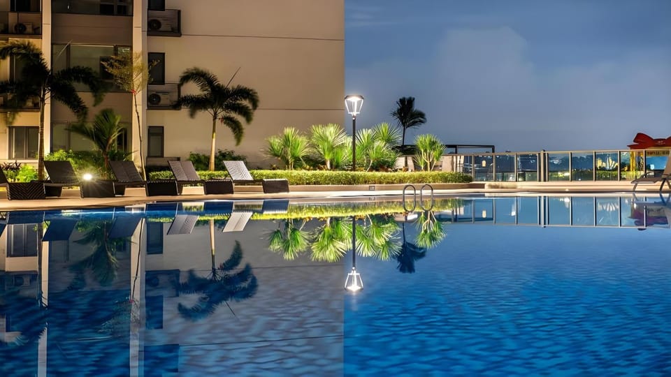 Pool view, Swimming pool, sunbed