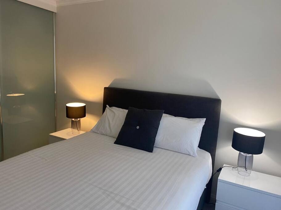 Ultra Convenient St Leonards Apartment HER09008 Apartment in Sydney