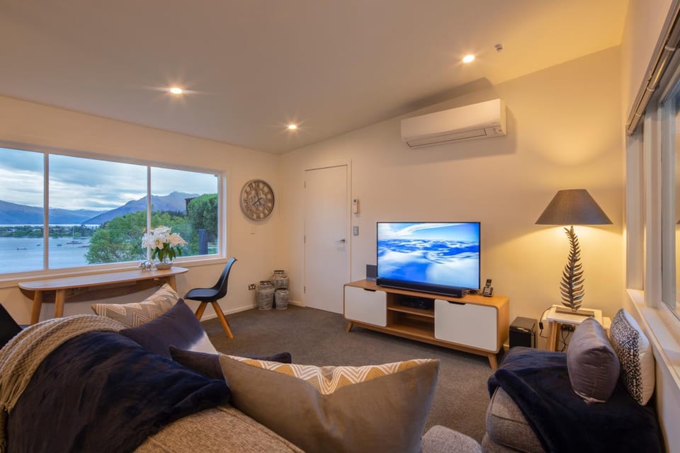 TV and multimedia, Living room, Mountain view, air conditioner