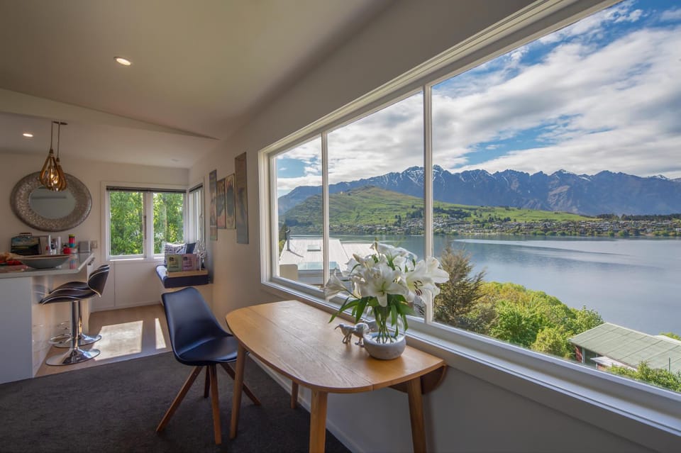 Dining area, Lake view, Mountain view