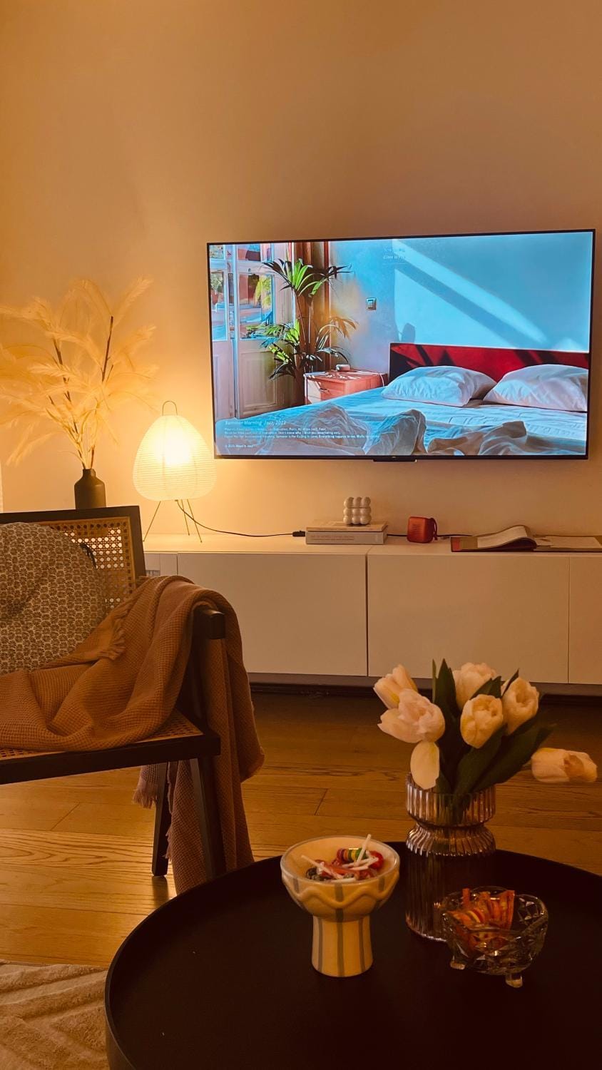 TV and multimedia, Living room, Evening entertainment