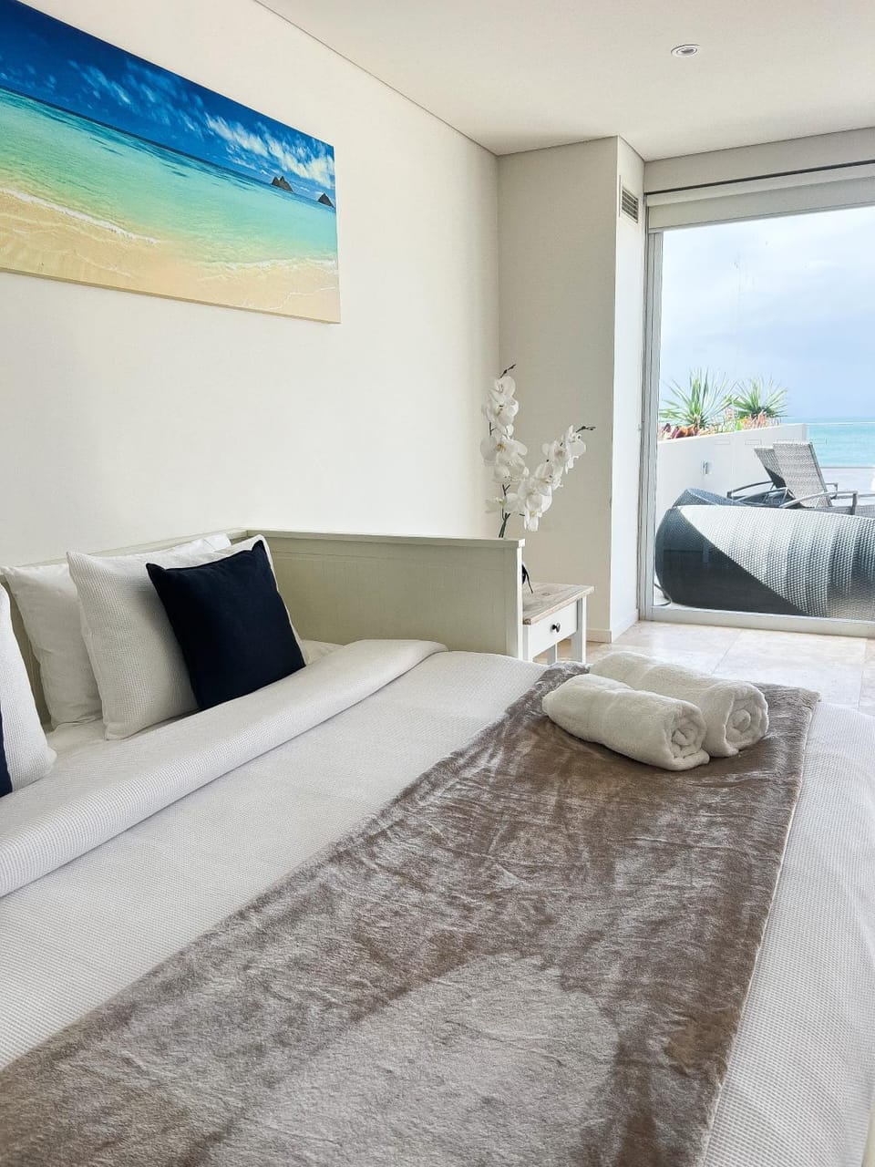 Beachside Luxury Penthouse with Breathtaking Views and Private Rooftop Terrace Apartment in The Entrance
