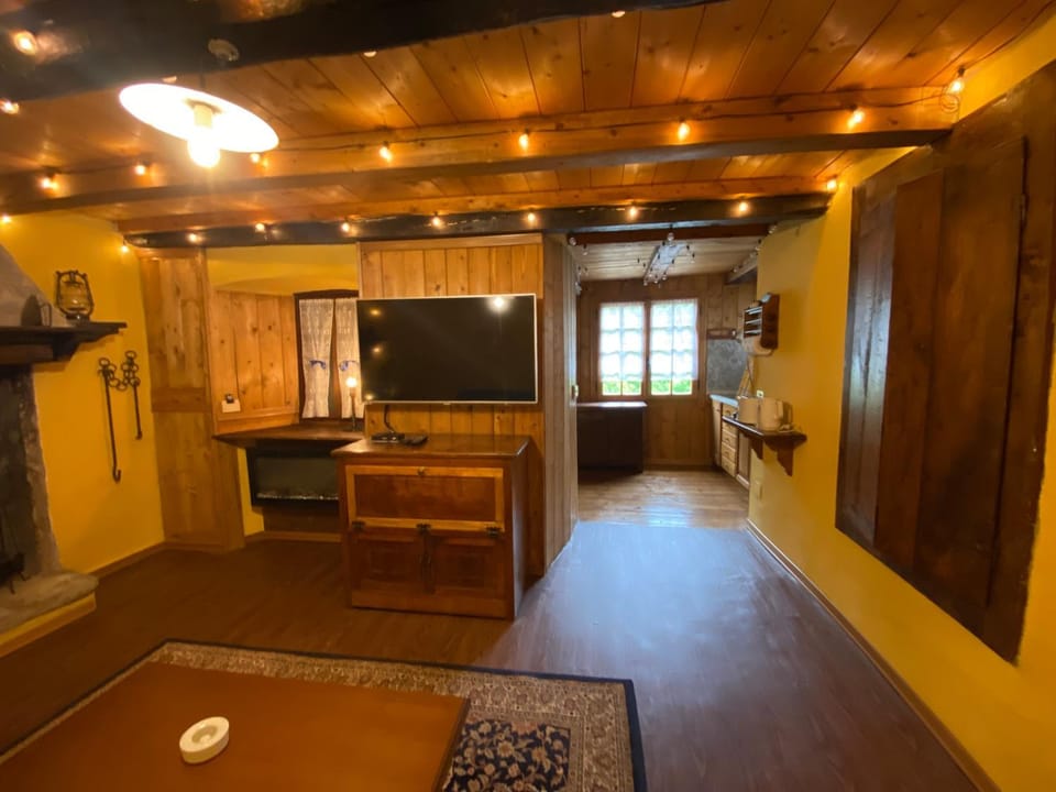 Communal lounge/ TV room, TV and multimedia, Living room