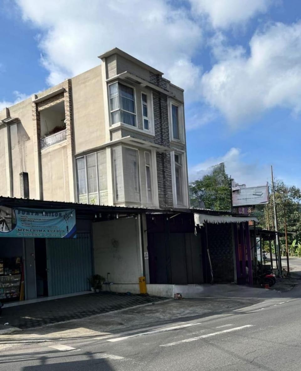JAVA Hostel Tumpak Sewu Bed and Breakfast in East Java