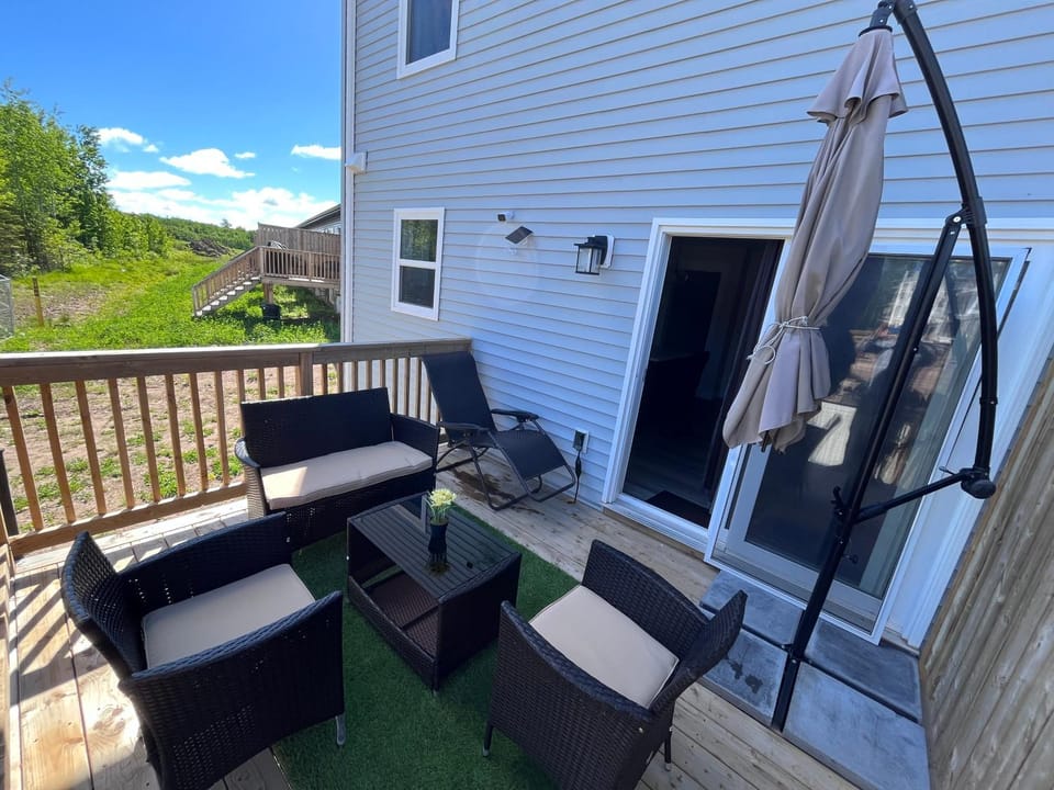 Modern Vac Home, private Hot tub, close to airport Apartment in Dieppe