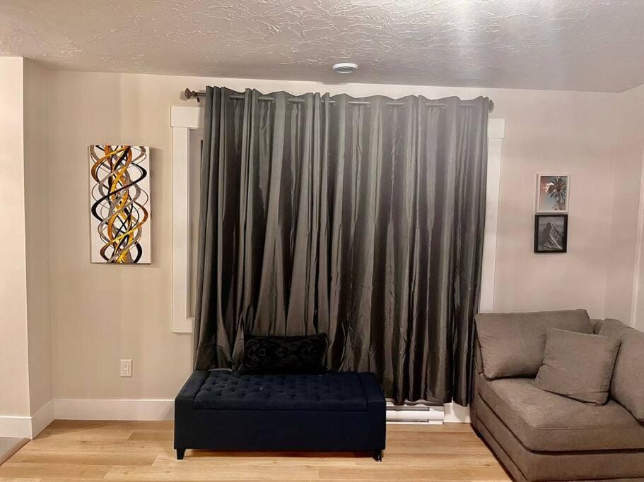 Modern Vac Home, private Hot tub, close to airport Apartment in Dieppe
