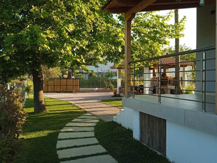 Property building, Spring, Day, Garden, Garden view