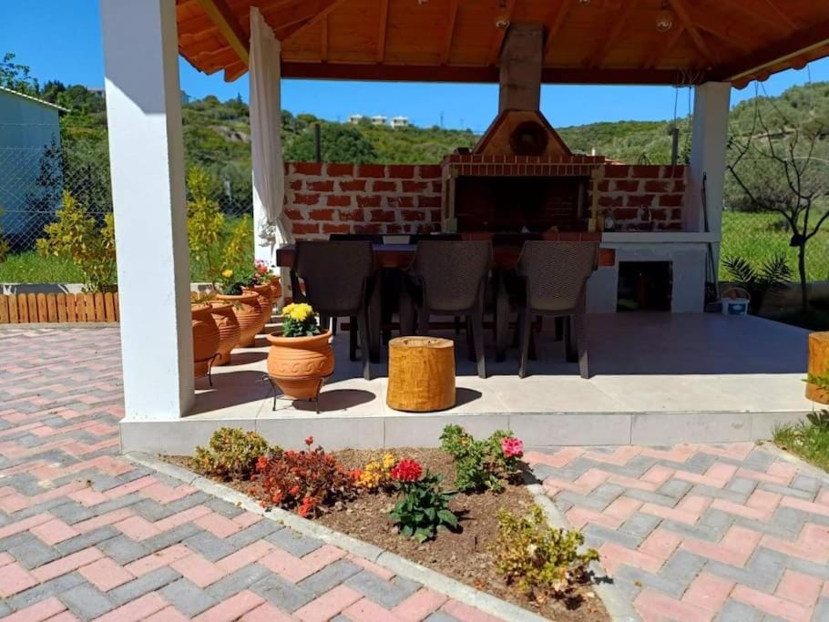 Patio, Day, BBQ facilities, Garden view