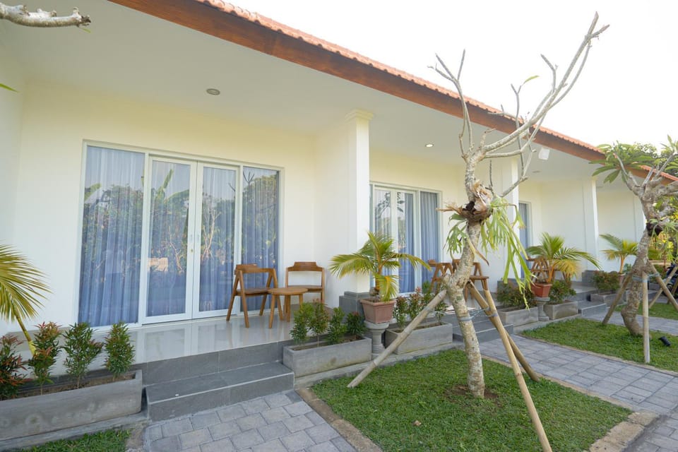 Property building, Day, Garden, Garden view