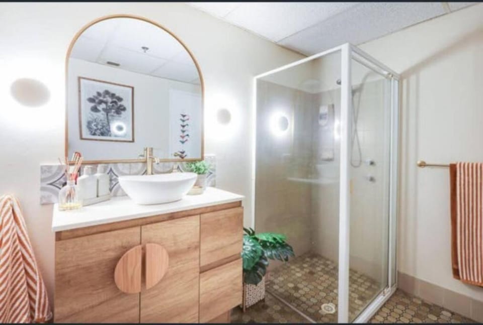 Shower, Bathroom, towels