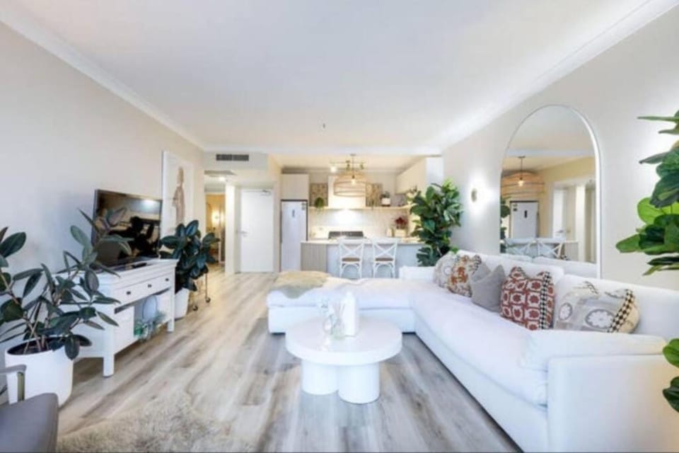 Kitchen or kitchenette, Living room, Seating area, air conditioner