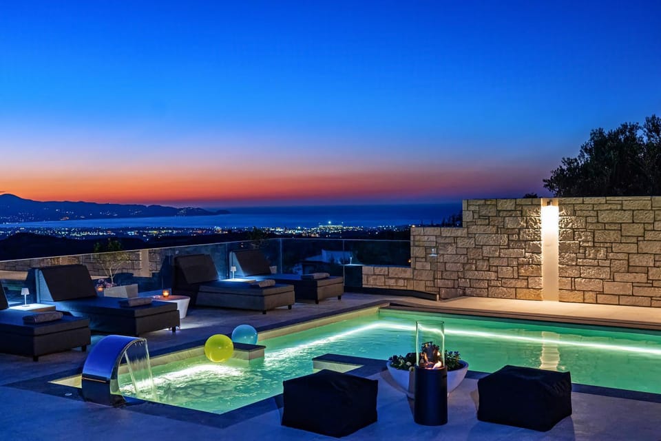 Night, Natural landscape, Hot Tub, Mountain view, Pool view, Swimming pool, sunbed