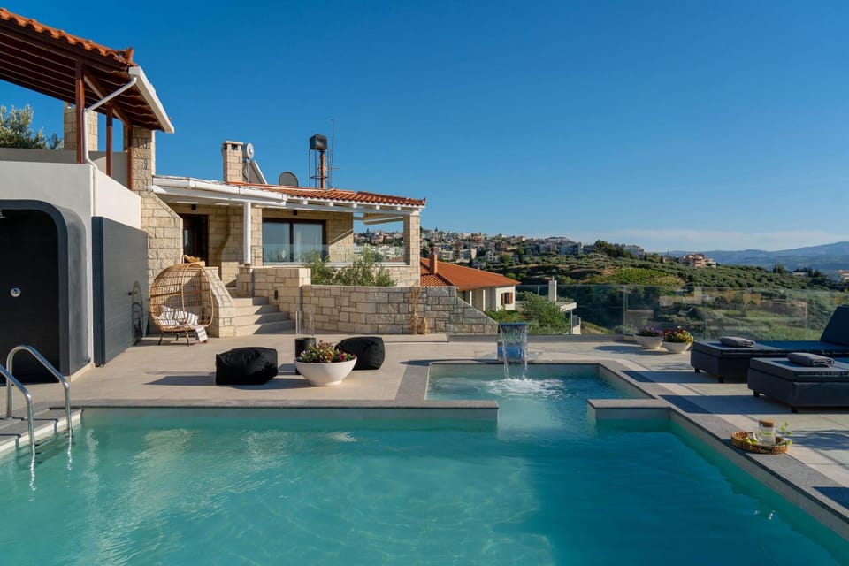 Property building, Mountain view, Pool view, Swimming pool, sunbed