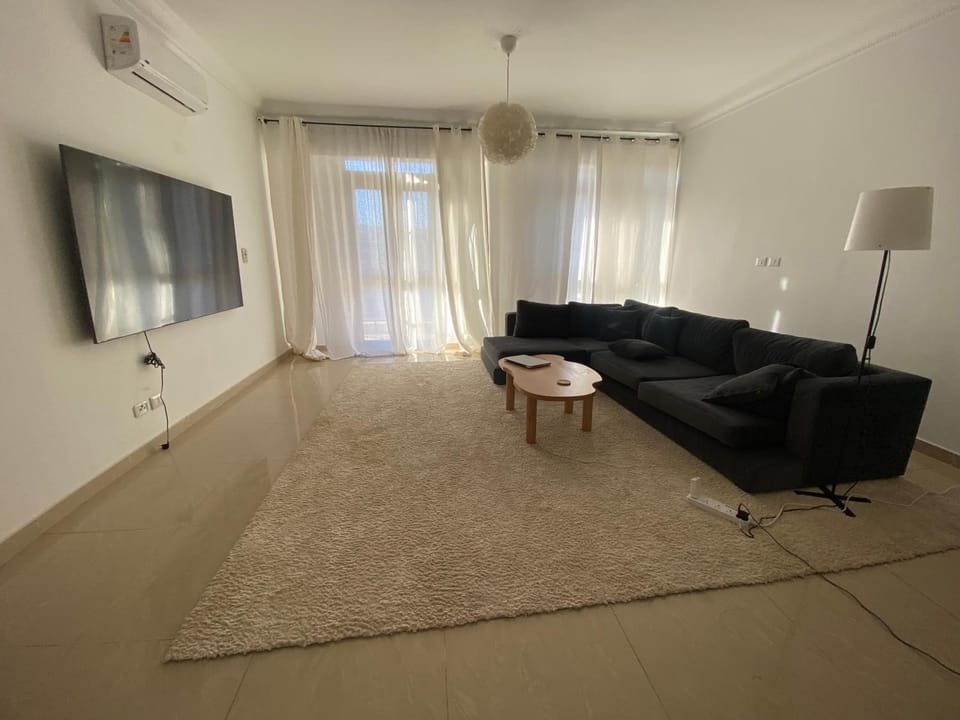 Communal lounge/ TV room, TV and multimedia, Living room, Seating area, Evening entertainment, air conditioner