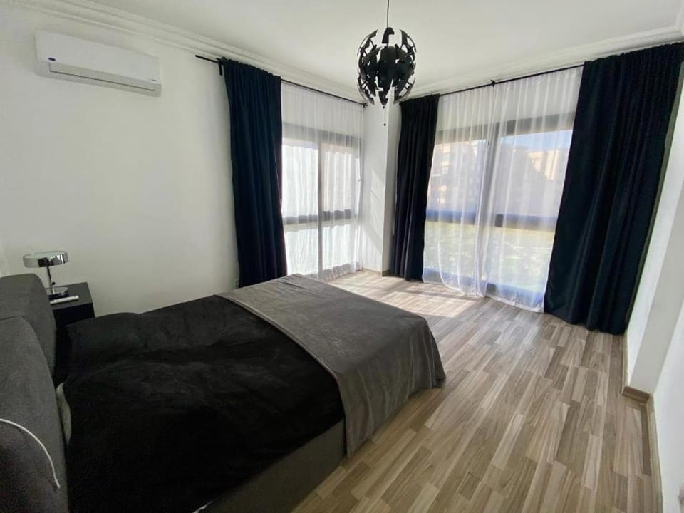 Bed, Photo of the whole room, Bedroom, internet, air conditioner