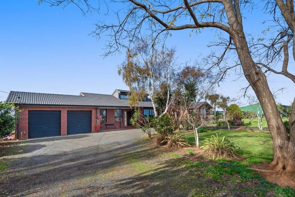 Werribee Spacious Retreat House in Werribee South