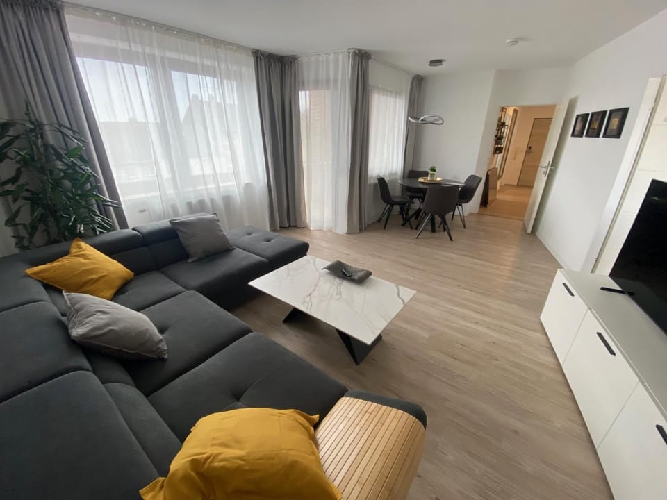 Communal lounge/ TV room, TV and multimedia, Living room, Seating area, Evening entertainment