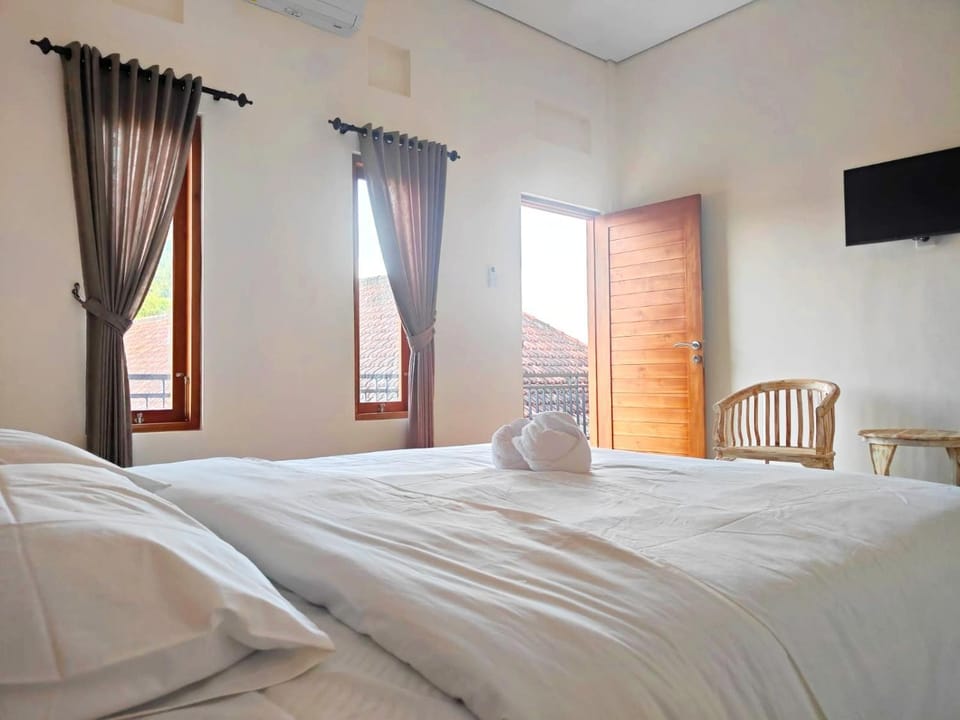 Bed, TV and multimedia, Bedroom