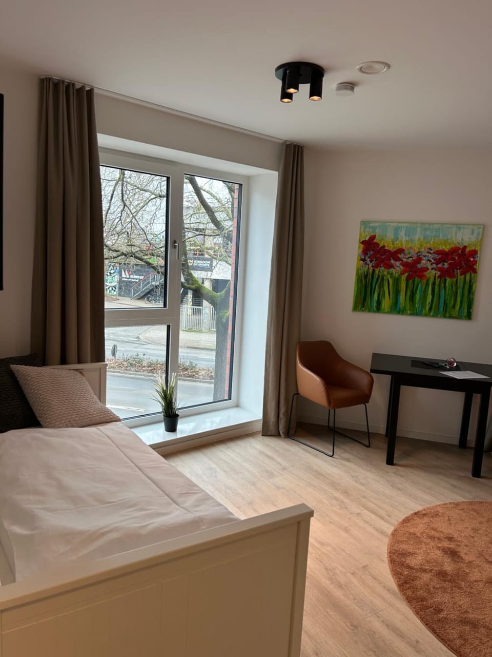 Photo of the whole room, Seating area