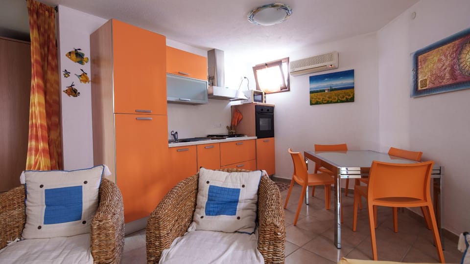 Kitchen or kitchenette, Other, Dining area