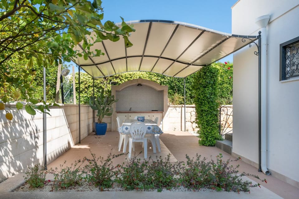 Patio, Garden, Dining area, Garden view