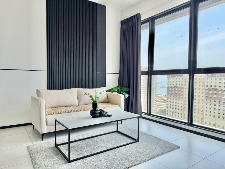 Urban Suites #Luxury Leisure #5min drive to town #Infinity Pool #Local Neighborhood #Convenient store Apartment in George Town