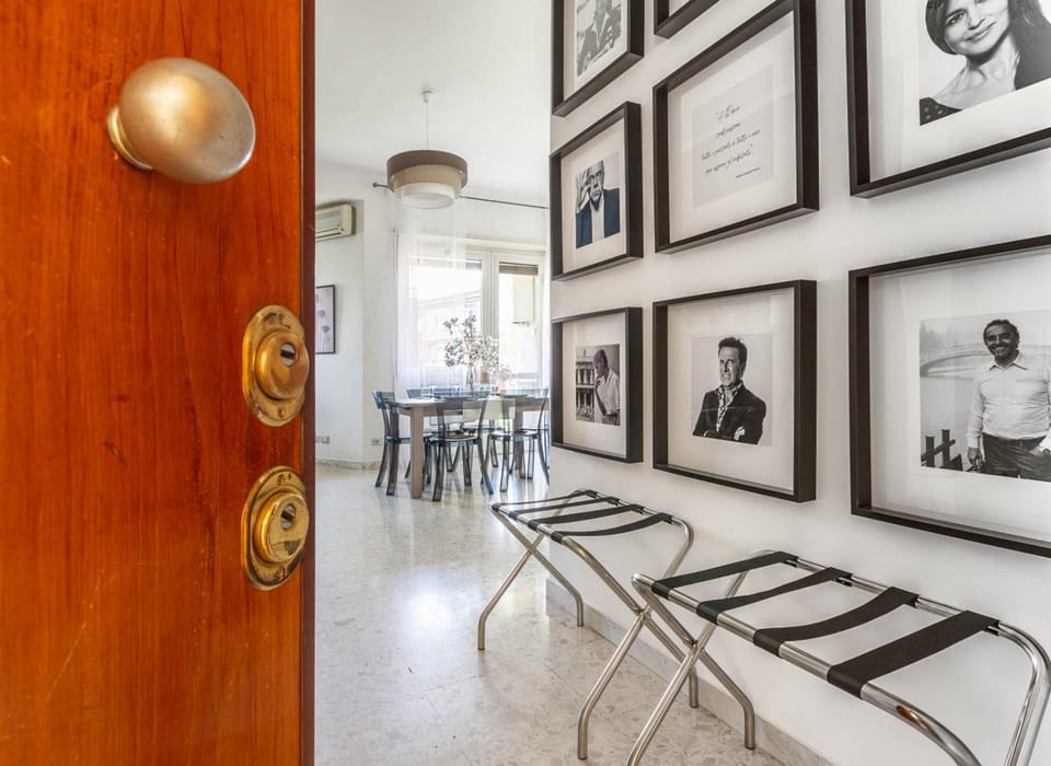 Living room, Decorative detail, Seating area
