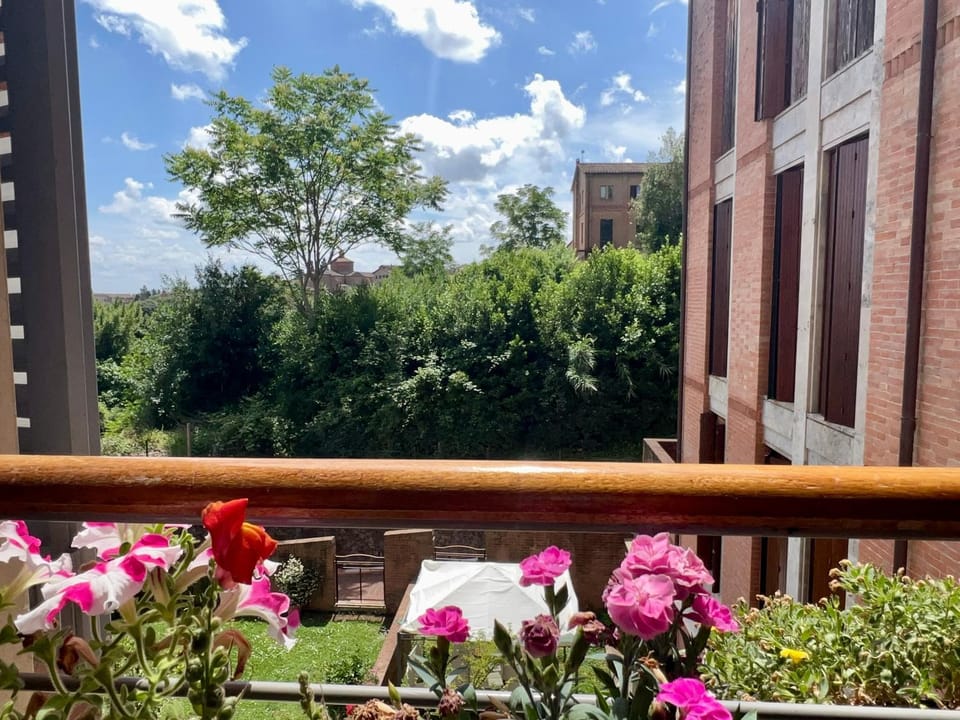 Property building, Garden, Balcony/Terrace, Garden view