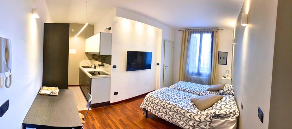Bed, TV and multimedia, Kitchen or kitchenette, Photo of the whole room, Bedroom