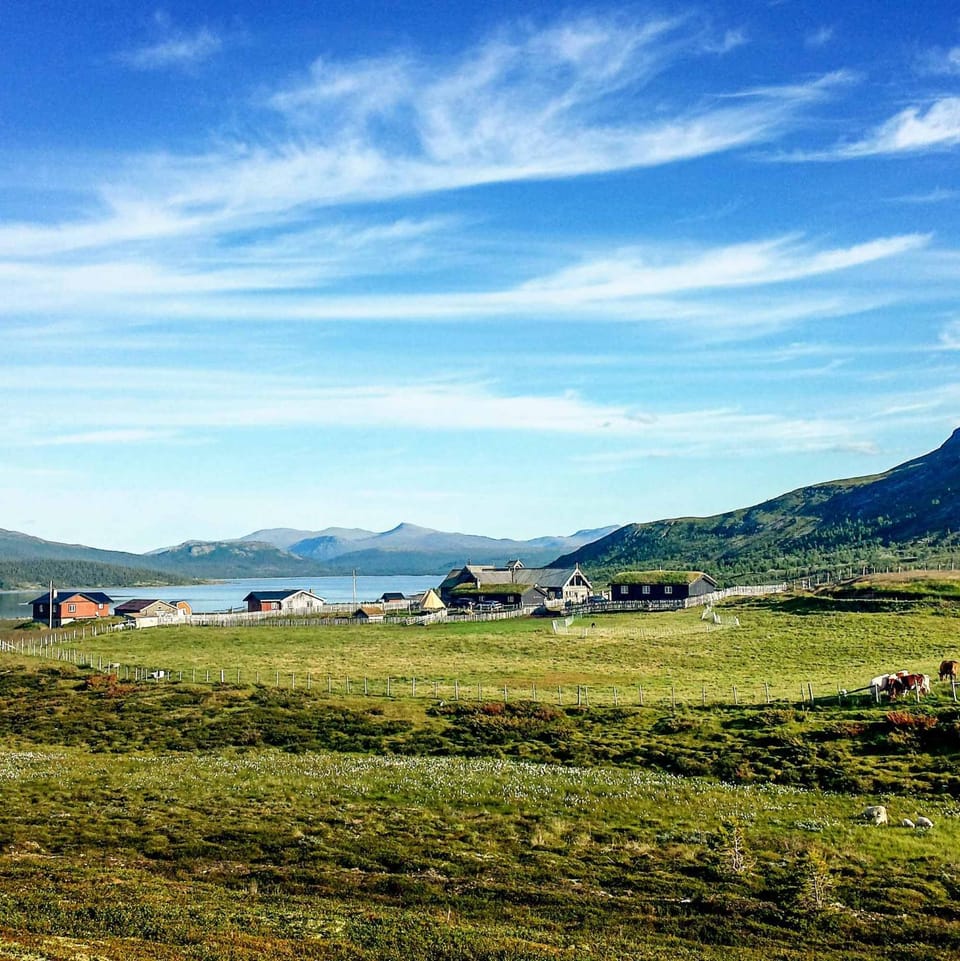 Property building, Nearby landmark, Day, Natural landscape, Lake view, Mountain view