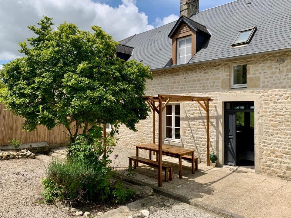Chambre de Jeanne - Le Refuge des Parachutistes - en bordure du marais Bed and Breakfast in Normandy