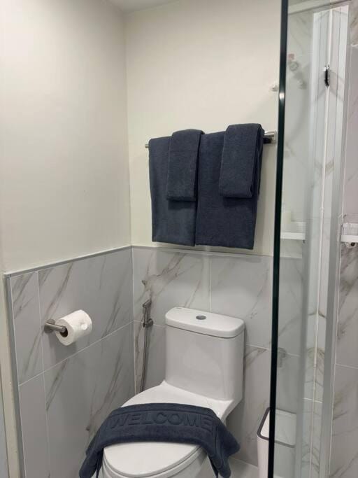Toilet, Bathroom, towels