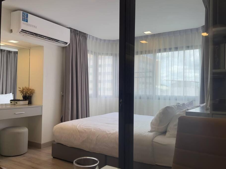 Bed, Photo of the whole room, air conditioner