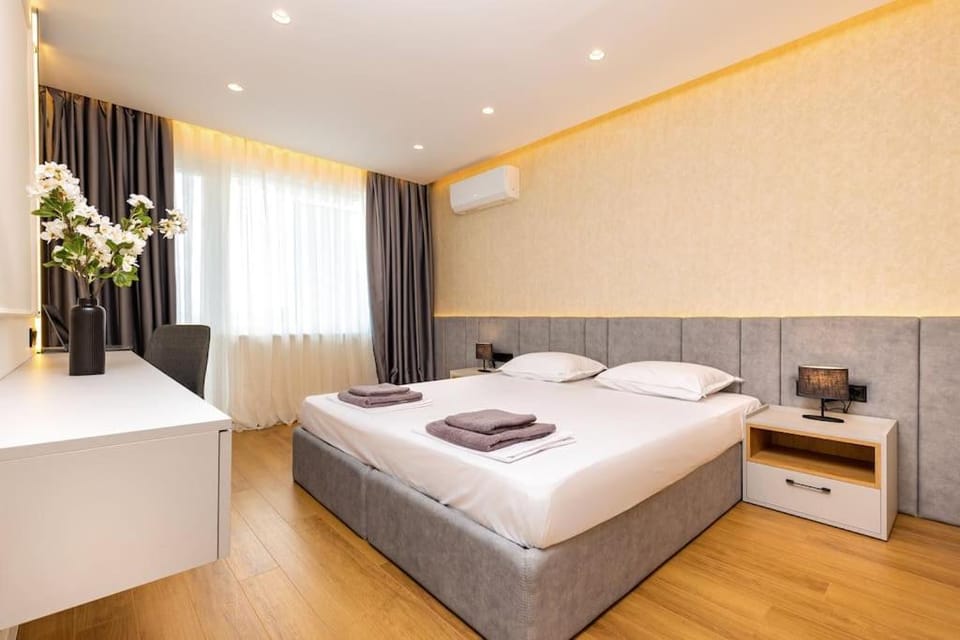 Bed, Bedroom, air conditioner