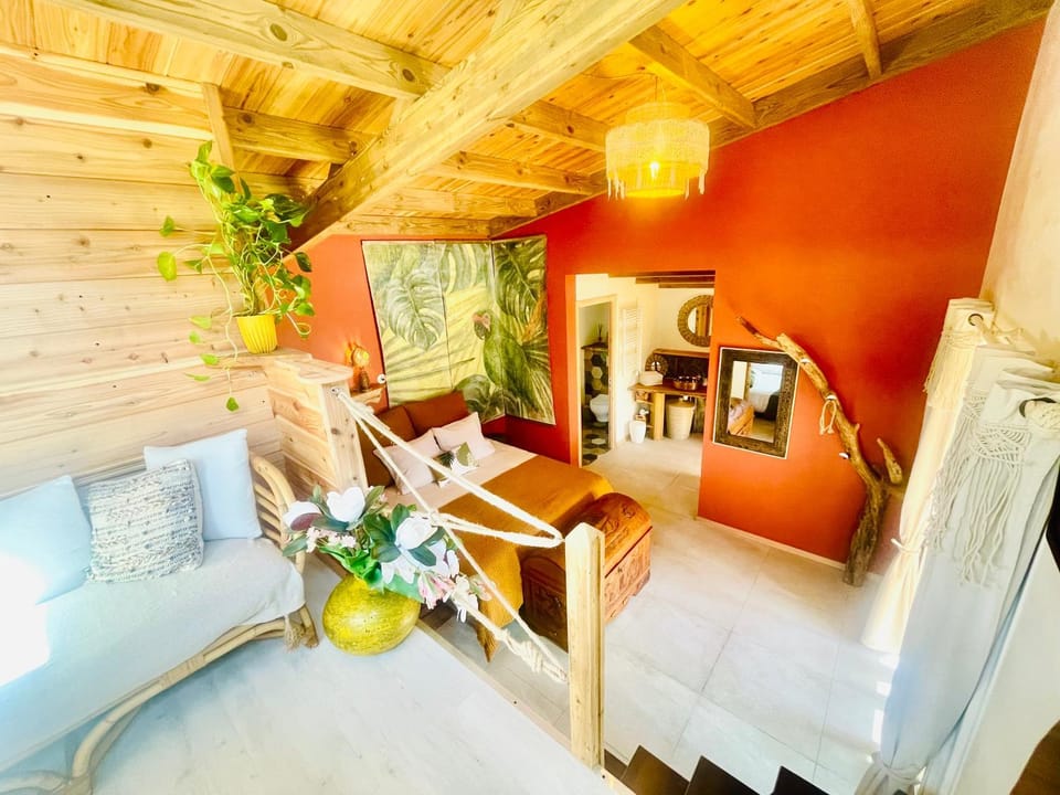 Photo of the whole room, Seating area, Bedroom
