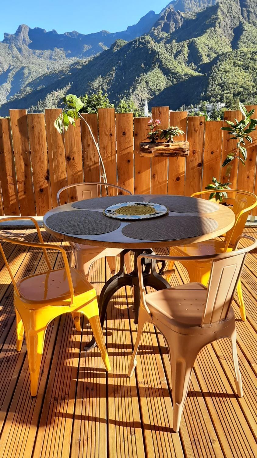 Natural landscape, View (from property/room), Balcony/Terrace, Dining area, Mountain view
