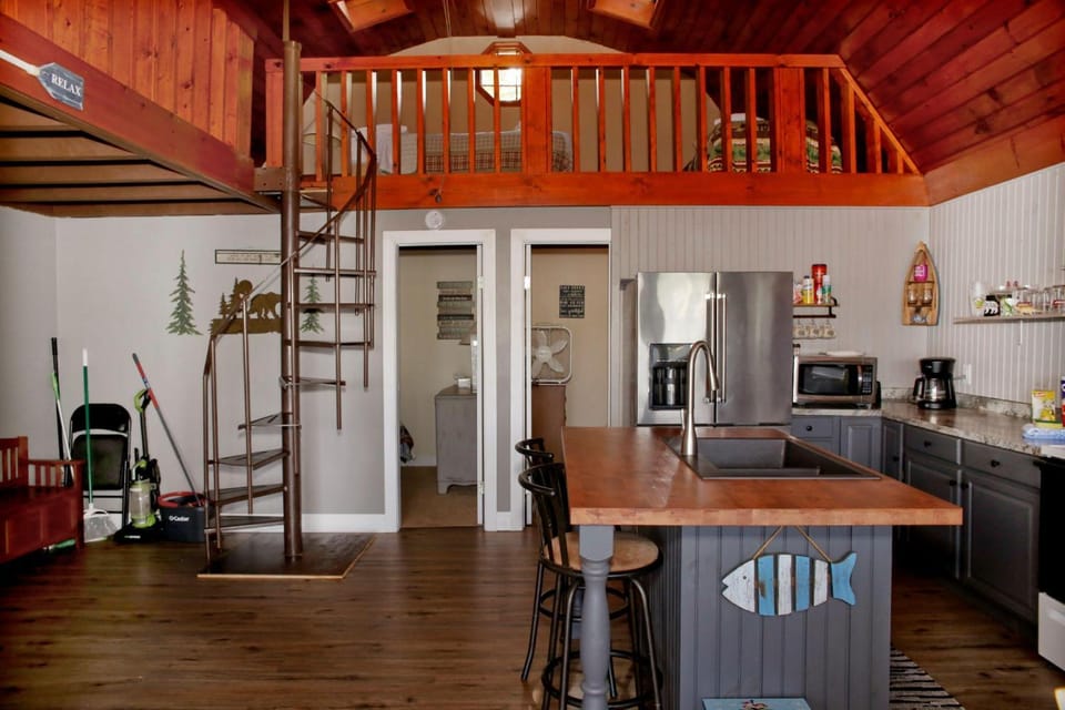 The Fish Inn House in Keuka Lake