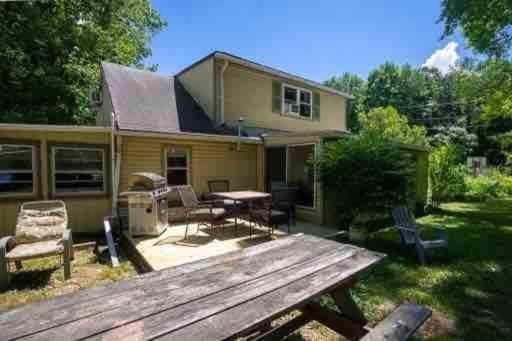 Memory Island House in Finger Lakes